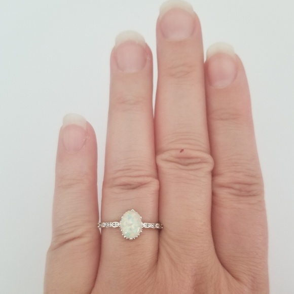 White Gold & Opal Ring - Picture 8 of 8